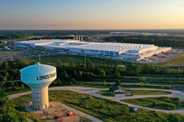 En esta imagen de archivo, vista de la planta de Ultium Cell en Warren, Ohio, el 7 de julio de 2023. (AP Foto/Gene J. Puskar, archivo)