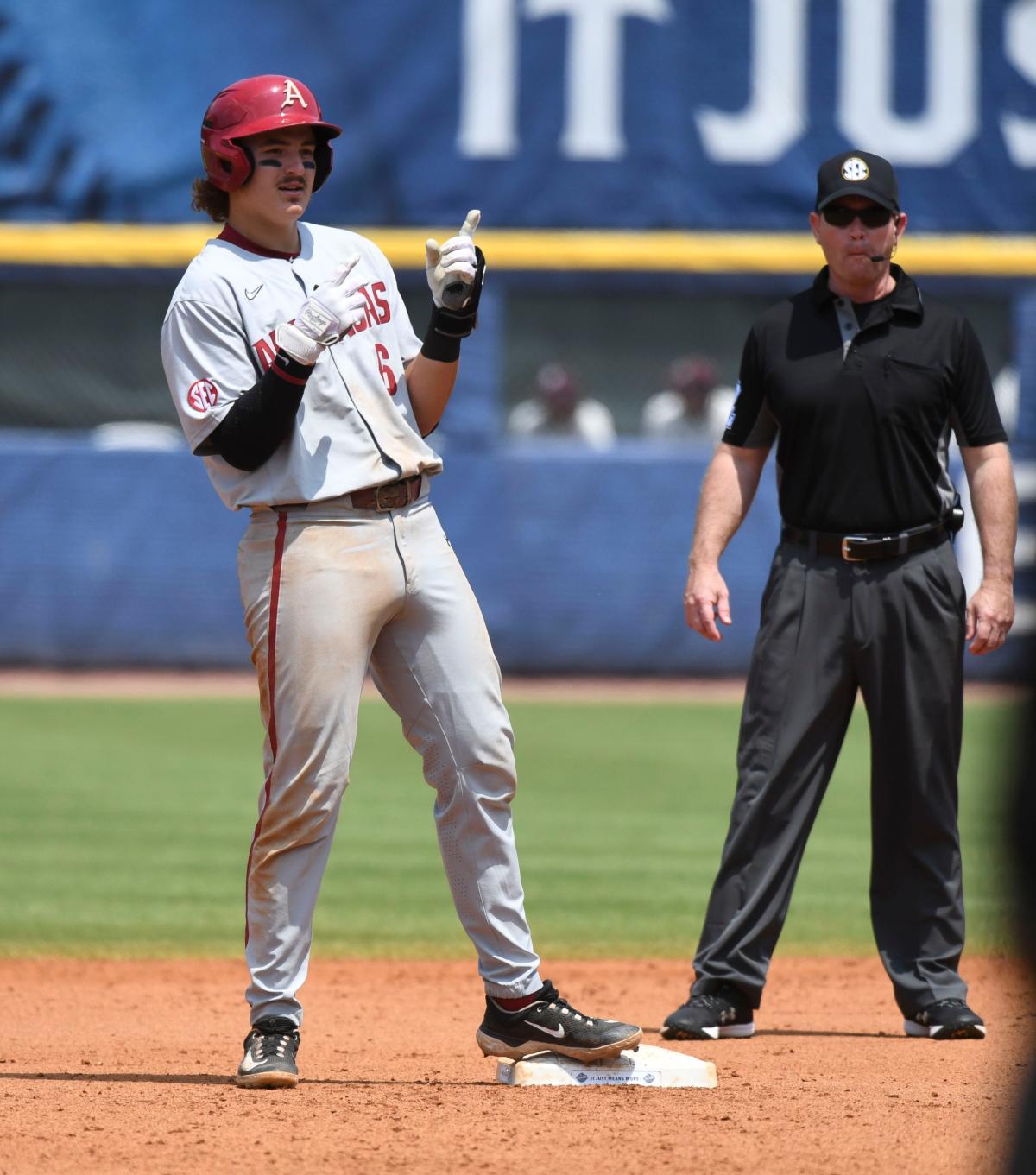 NCAA baseball roundup: Mississippi State walks off Washington at