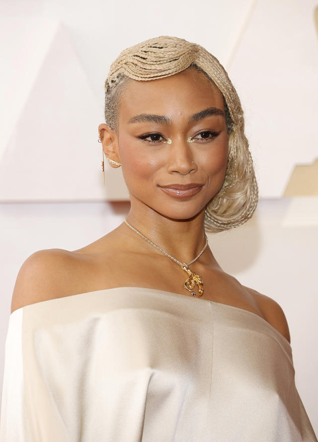 Zendaya Embraces Risky Business With Flawless Look at 2022 Oscars