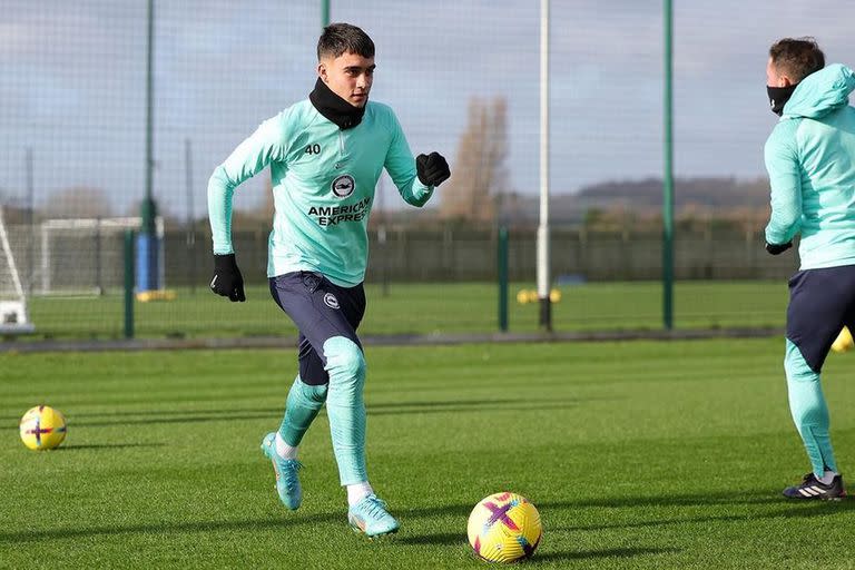 Facundo Buonanotte, durante un entrenamiento en Brighton, antes de incorporarse al Sub 20