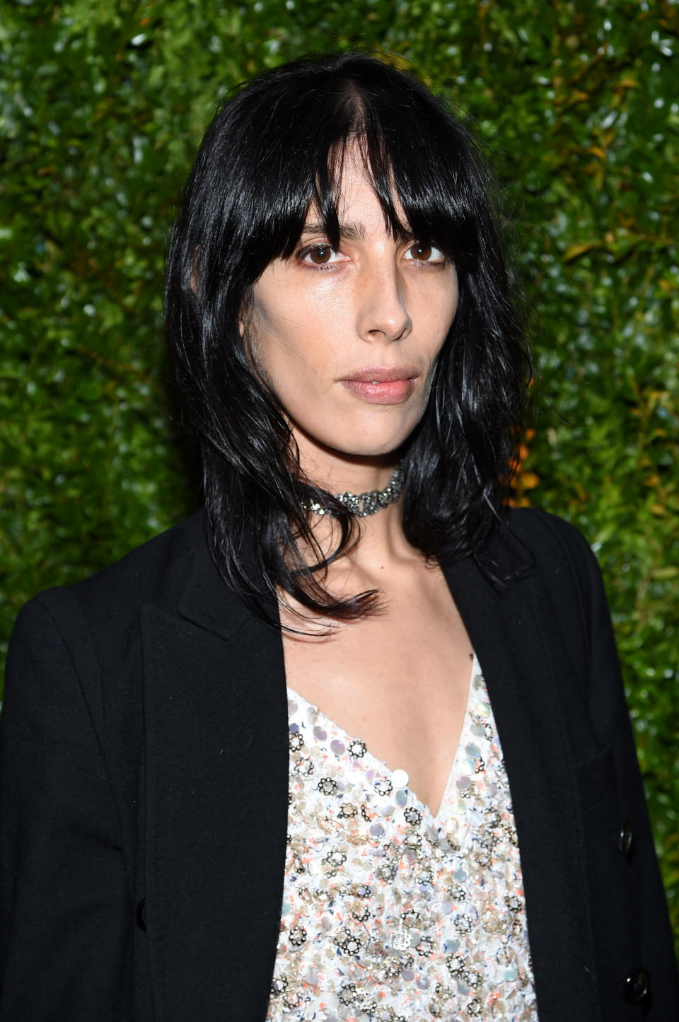 <p>Jamie Bochert sieht der Punkmusikerin Patti Smith nicht nur unglaublich ähnlich, sie hat auch schon mit ihr Musik gemacht. Als Model für namhafte Designer wie Marc Jacobs verdient sie gutes Geld, trotzdem spielt und singt sie auch gern in der Band „Francis Wolf“. (Bild: Getty Images) </p>