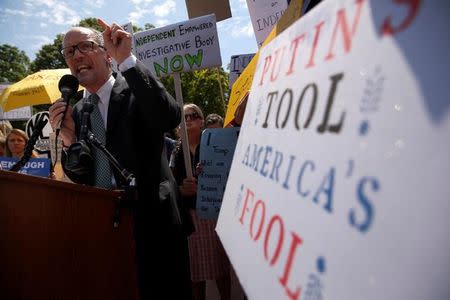 Democratic National Committee Chairman Tom Perez rallies with protesters against U.S. President Donald Trump's firing of Federal Bureau of Investigation (FBI) Director James Comey, outside the White House in Washington, U.S. May 10, 2017. REUTERS/Jonathan Ernst
