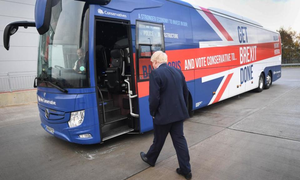 Boris Johnson walks towards his campaign bus