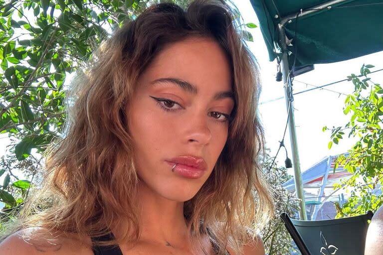 Tini Stoessel renovó radicalmente su look y causó impacto con su corte