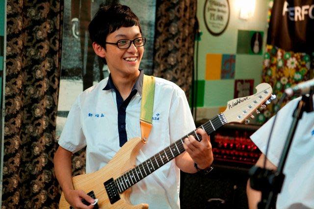 曾宇謙2010年演出國片《皮克青春》男主角，改彈電吉他，為他的青春下了一個叛逆註腳。（翻攝自網路）