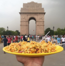 <p>La cuenta de Instagram del plato ya tiene decenas de imágenes con comidas de distintos lugares. Sehgal explicó a WittyFeed que los requisitos para salir en la foto es que los alimentos sean una especialidad del lugar que se está visitando. Foto: https://www.instagram.com/myyellowplate/ </p>