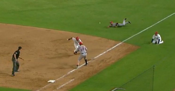 Dustin Pedroia knew exactly where he needed to be on this play. (MLB.com Screenshot)