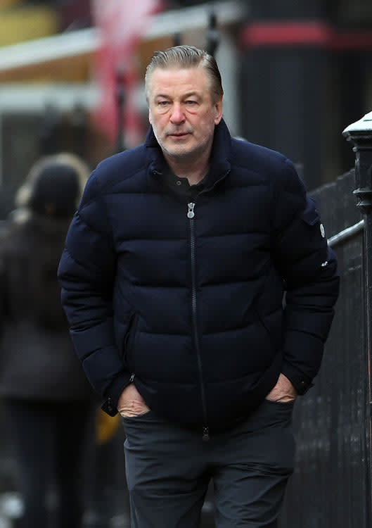 Alec Baldwin paseando por Nueva York 