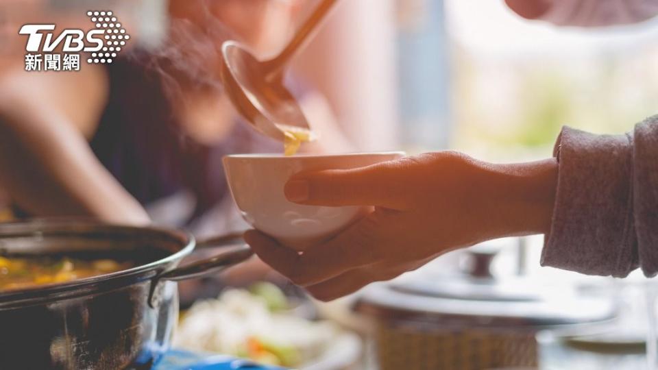 原PO發現，日本人吃飯很愛湯加澱粉的組合。（示意圖／Shutterstock達志影像）