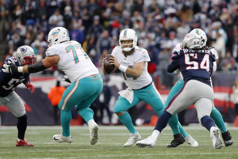 NFL: Miami Dolphins at New England Patriots