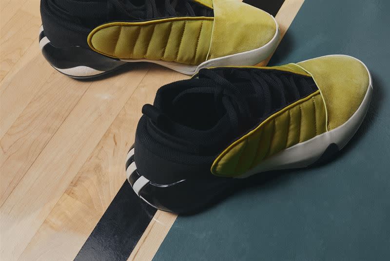 adidas Basketball Chapter 03延續該系列的精神，向熱愛表達致敬。（圖／品牌提供）