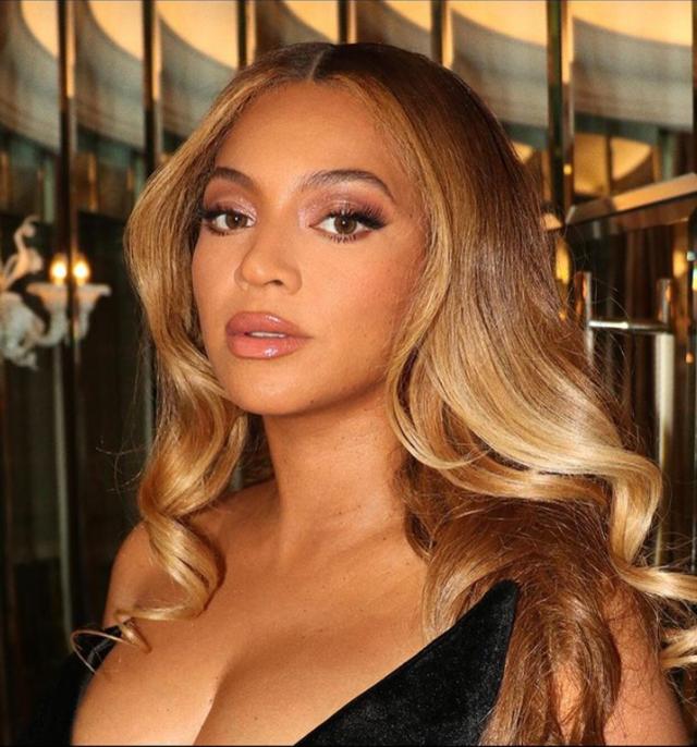 Beyoncé Went Full-On Old Hollywood Glam in a Plunging Strapless Gown