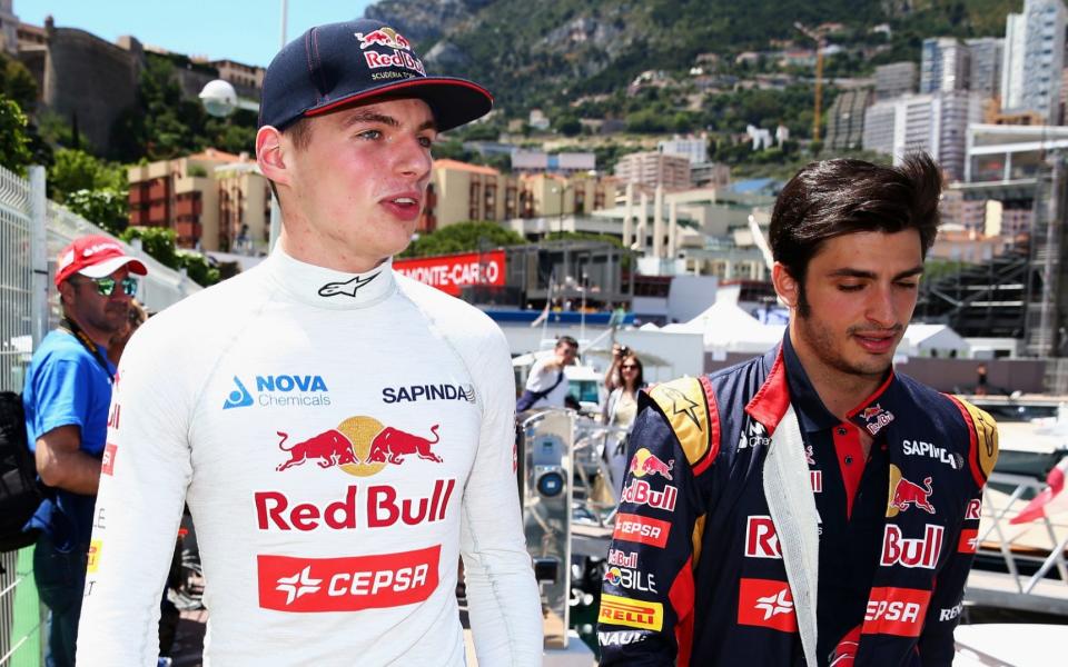 Max Verstappen (L) Carlos Sainz (R) – Η Red Bull πρέπει τώρα να αρπάξει τον Carlos Sainz – και να ανταγωνιστεί τον Max Verstappen