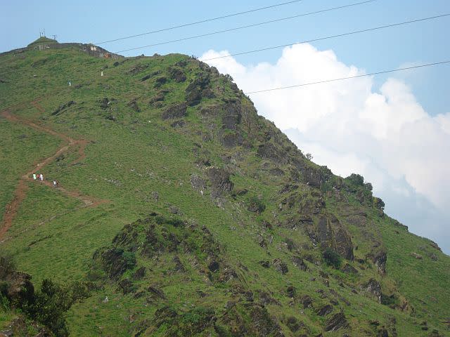 The route to Mullayangiri peak