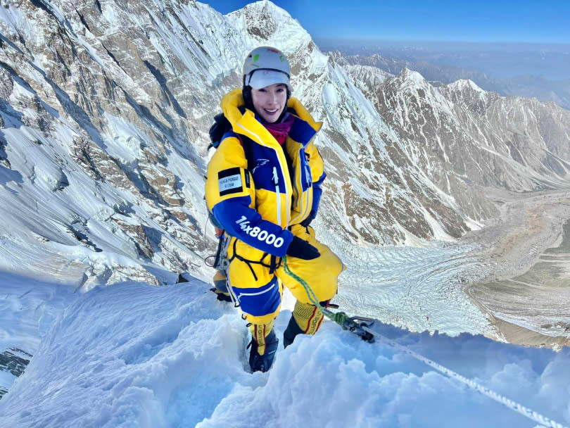 曾格爾花費14小時，成功無氧登頂K2。（圖／翻攝自曾格爾臉書）