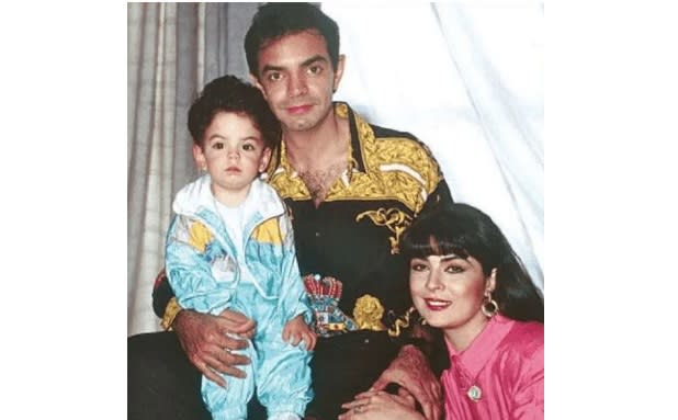 Eugenio Derbez con José Eduardo Derbez y Victoria Ruffo / Agencia México 