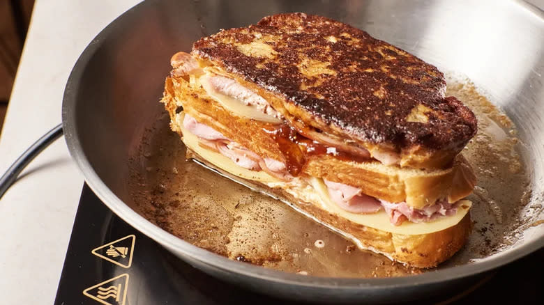 Monte Cristo sandwich