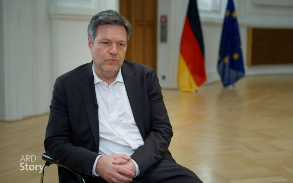 Bundeswirtschaftsminister Robert muss zugeben: Das Ergebnis deutscher Bürokratie sei bisweilen 
