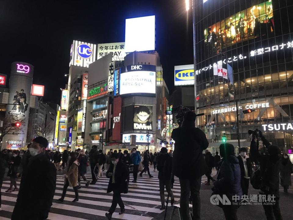 日本緊急事態宣言將統一延長實施至6月20日。圖為東京街頭。（中央社檔案照片）
