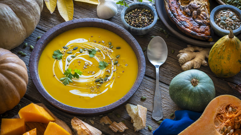 squash soup with ingredients 