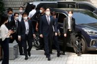 Samsung Group heir Jay Y. Lee arrives for a court hearing to review a detention warrant request against him at the Seoul Central District Court in Seoul