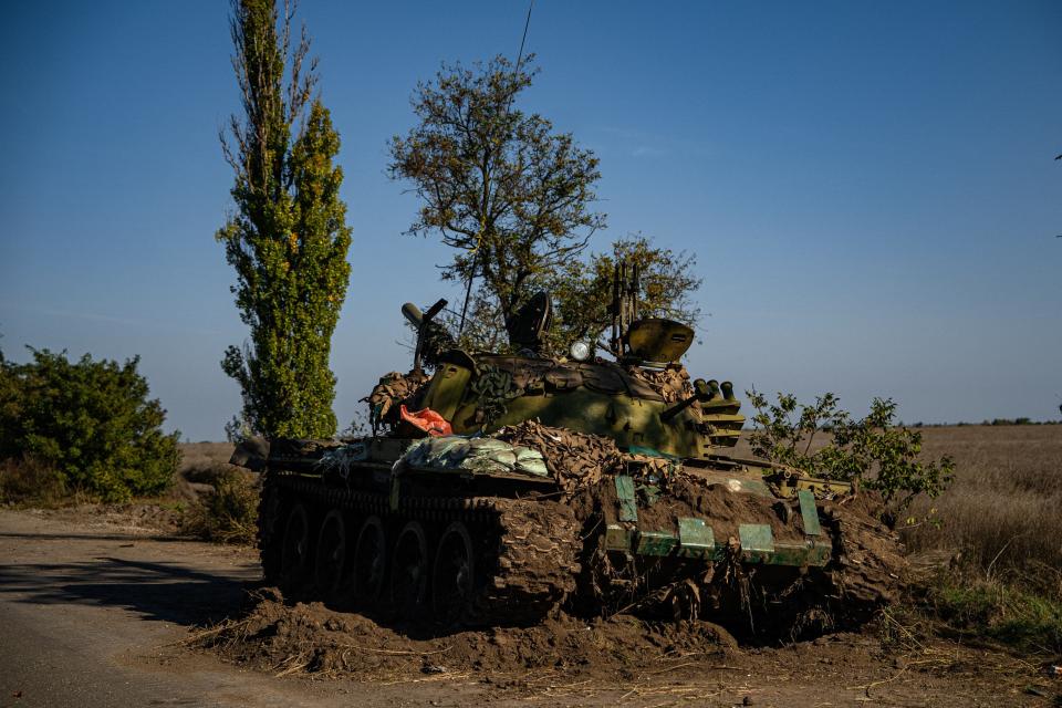 Abandoned T-62 tank