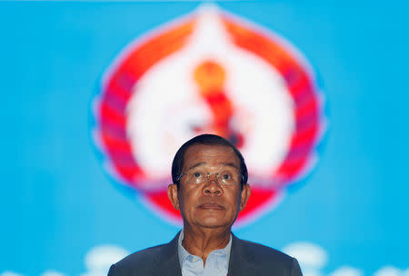 Cambodia's Prime Minister Hun Sen arrives to attend the Cambodian People's Party (CPP) congress in Phnom Penh, Cambodia January 19, 2018. REUTERS/Samrang Pring