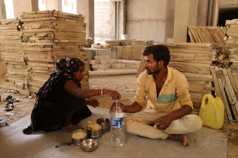 Heena Parmar eats lunch with her husband at a construction site in Ahmedabad