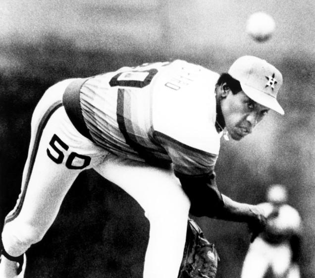 CHICAGO, IL - APRIL 26: Pitcher J.R. Richard #50 of the Houston Astros throws the pitch during an MLB game against the Chicago Cubs on April 26, 1979 at Wrigley Field in Chicago, Illinois. (Photo by Bruce Bennett Studios via Getty Images Studios/Getty Images)