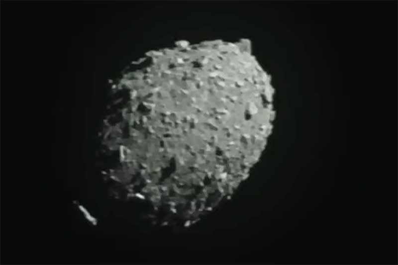 A DART view of the Dimorphos asteroid right before impact. (NASA via YouTube)