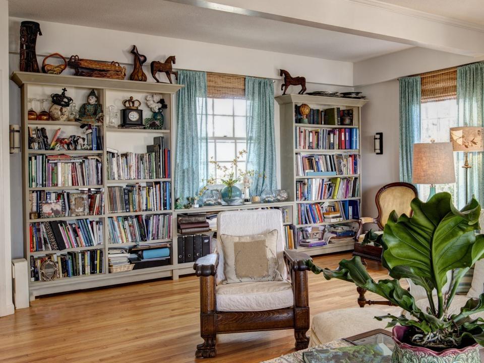 living room clutter shelves