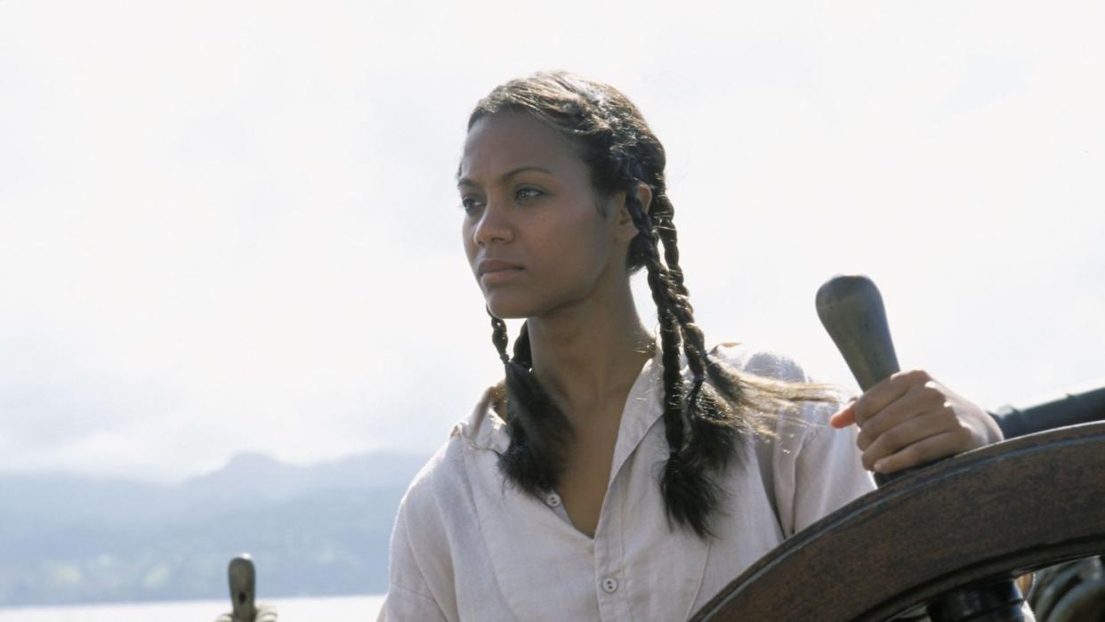 zoe saldana as anamaria in pirates of the caribbean the curse of the black pearl
