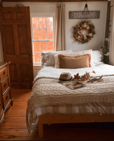 27 Cozy and Dreamy Fall Bedroom Decor Ideas