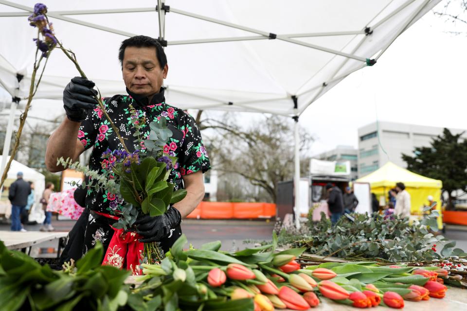 Chai Xiong of Albany creates bouquets at Mom’s Farm’s booth at the Salem Saturday Market on March 4 in Salem.