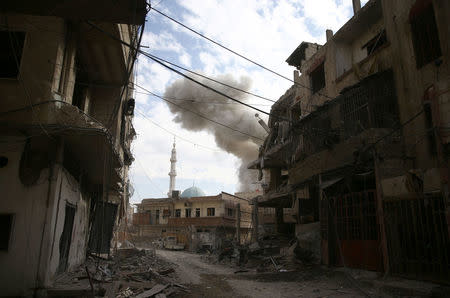 Smoke rises from the rebel held besieged town of Hamouriyeh, eastern Ghouta, near Damascus, Syria, February 21, 2018. REUTERS/Bassam Khabieh