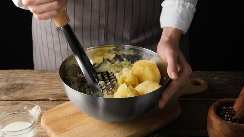 Preparing mashed potatoes