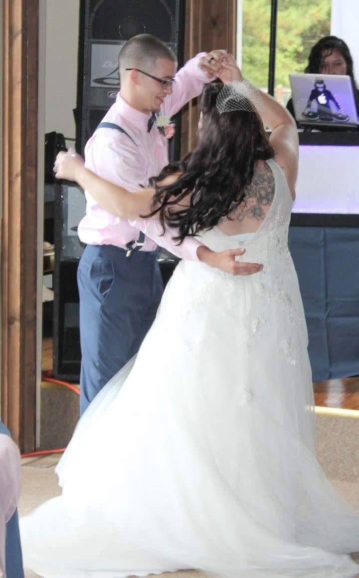 N. Gelbert et son mari en train de danser lors de leur mariage en octobre 2015. (Photo : avec l’aimable autorisation de Natalie Gelbert)