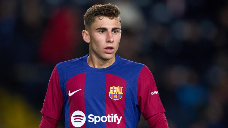 Barcelona midfielder gives thoughts on Man Utd interest