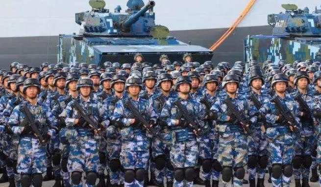 中國解放軍海軍陸戰隊持續擴編，中國軍事評論員稱是為加強攻台登陸能力。   圖:翻攝北京青年報