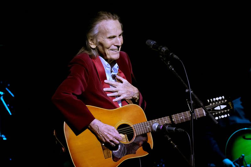 FILE PHOTO: Gordon Lightfoot performs at the newly refurbished Massey Hall in Toronto