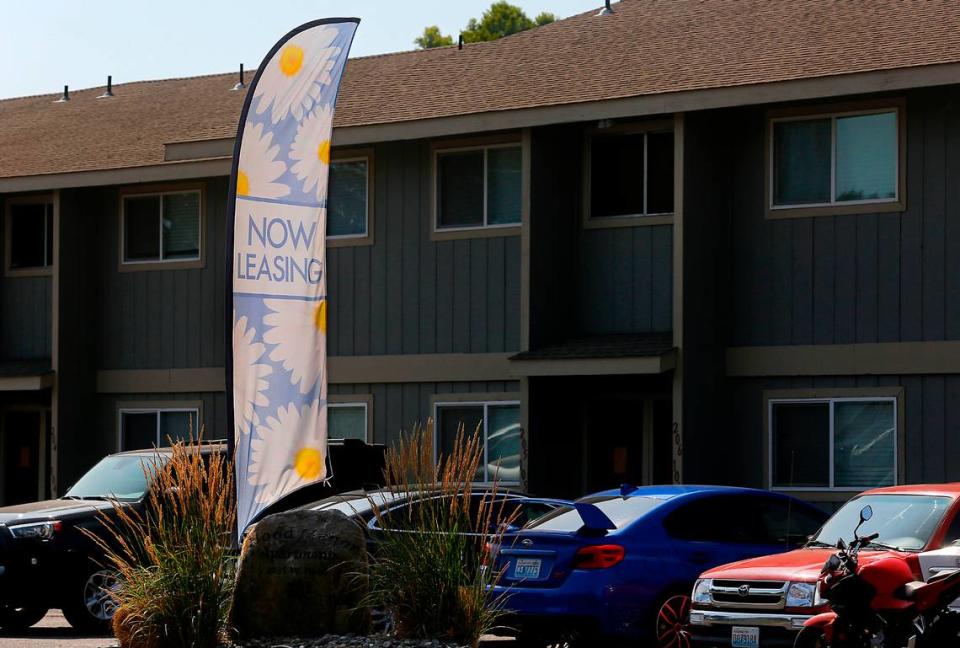 A sail banner advertising “Now Leasing” moves in the breeze in the 3100 block of West Hood Avenue outside the Hood Manor Apartment complex in Kennewick. There was welcome breathing room for some Tri-Citians in the market for a new apartment where average rents have dropped in Kennewick.