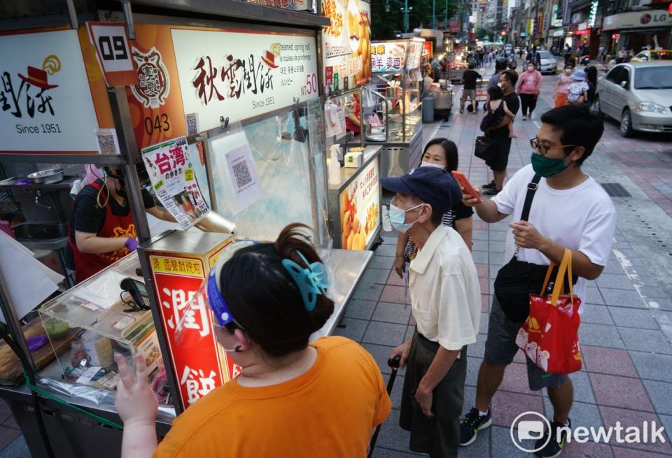 林氏璧提醒，本土疫情進入收尾接段，即使微解封仍必須持續進行確診者偵測(圖為台北寧夏夜市)。   圖：張良一 / 攝 (資料照片)