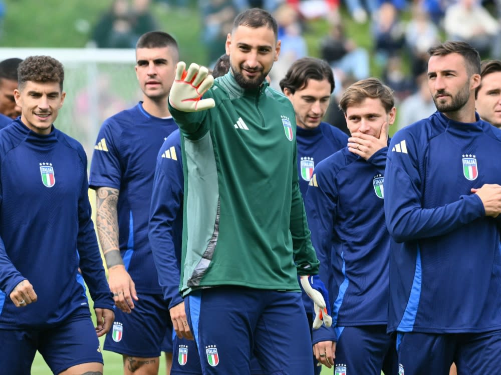 Gianluigi Donnarumma (Mitte) führt das Team an (ALBERTO PIZZOLI)