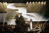 2017 American Music Awards – Show – Los Angeles, California, U.S., 19/11/2017 – Alessia Cara and Zedd perform "Stay." REUTERS/Mario Anzuoni