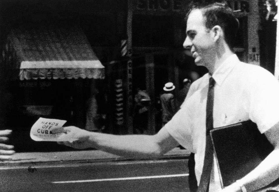 <p>Lee Harvey Oswald distributes “Hands Off Cuba” flyers on the streets of New Orleans, La. This photograph was used in the Kennedy assassination investigation. (Photo: Corbis via Getty Images) </p>