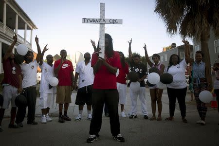 People pray outside Emanuel African Methodist Episcopal Church in Charleston, June 20, 2015. REUTERS/Carlo Allegri