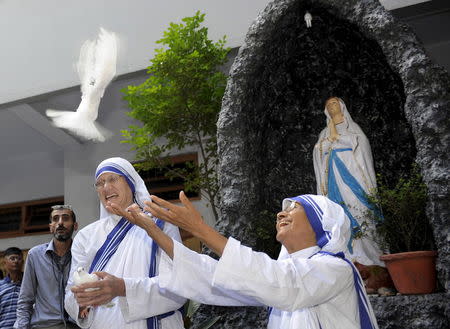 Sister Nirmala (R) and Sister Prema release doves on the occasion of the 100th birth anniversary of Mother Teresa at the order's house in Kolkata, August 26, 2010. REUTERS/Deshakalayan Chowdhury/Pool/Files