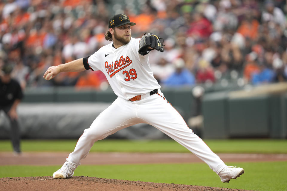 Corbin Burnes。(Photo by Mitchell Layton/Getty Images)