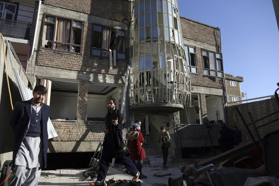 <p>Afghans gather in front of the Shiite cultural center after a suicide attack in Kabul, Afghanistan, Thursday, Dec. 28, 2017. (Photo: Rahmat Gul/AP) </p>