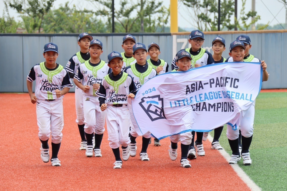 龜山國小以5勝1負的戰績擊敗地主韓國隊，榮獲亞太區冠軍